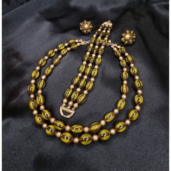 Rare Find Vintage Trifari Signed 1960-70s Green Glass Bead Set - Picture 1 of 5